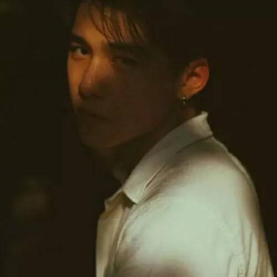 2018抖音流行图片头像男阳光少年男生帅气头像天空图片