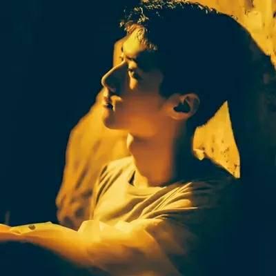2018抖音流行图片头像男阳光少年男生帅气头像天空图片