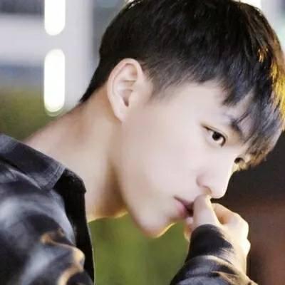 2018抖音流行图片头像男阳光少年男生帅气头像天空图片