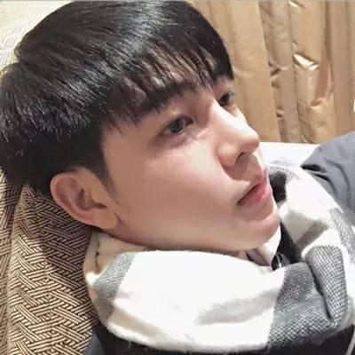 2018抖音流行图片头像男阳光少年男生帅气头像天空图片