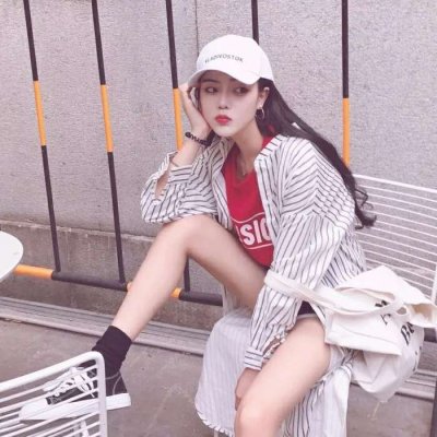 女生拿手机的霸气头像图片