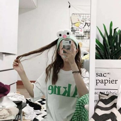 女生拿手机的霸气头像图片