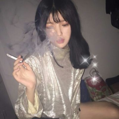 qq头像女生侧脸喝水图片