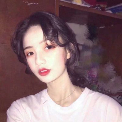qq头像女生侧脸喝水图片