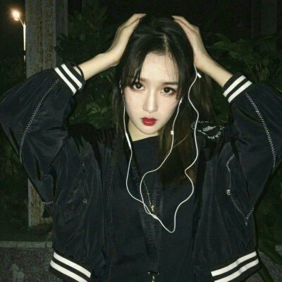 qq头像女生侧脸喝水图片