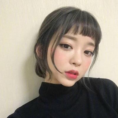 女生白底简约动漫头像图片