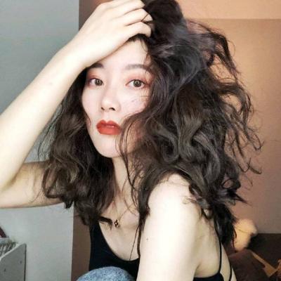 女生白底简约动漫头像图片