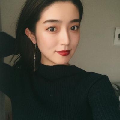 女生白底简约动漫头像图片