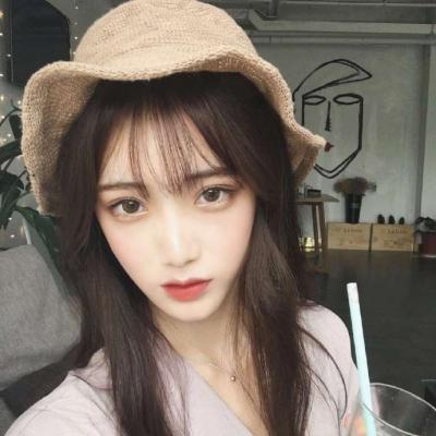 女生白底简约动漫头像图片