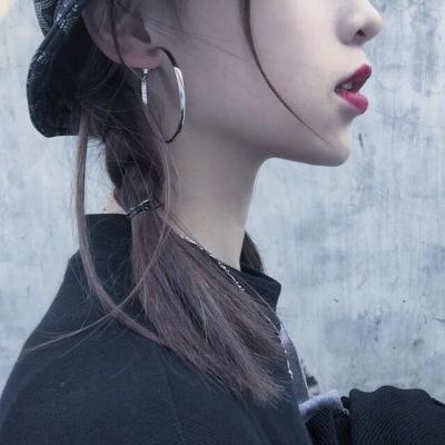 女生白底简约动漫头像图片
