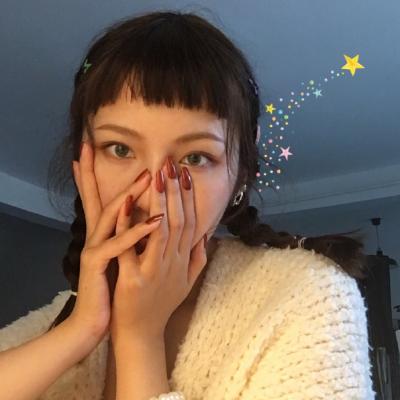 女生白底简约动漫头像图片