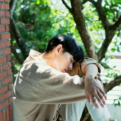 阳光帅气秋天男生伤感背影头像图片图片