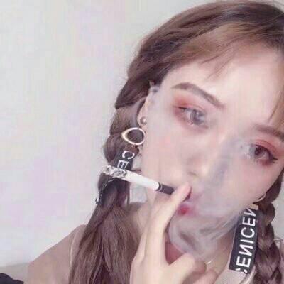 qq头像女生滑板超拽图片