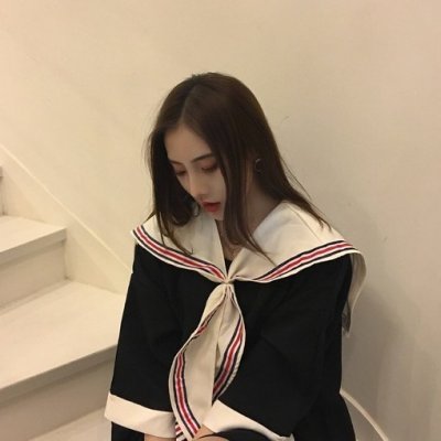 戴眼镜的学霸女生头像图片
