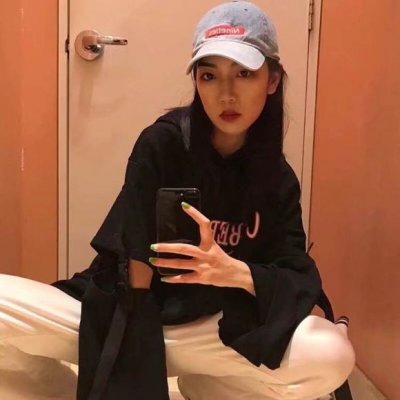 戴眼镜的学霸女生头像图片