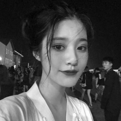 戴耳麦的女生动漫头像图片