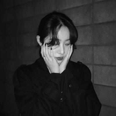 戴耳麦的女生动漫头像图片