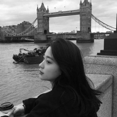 戴耳麦的女生动漫头像图片