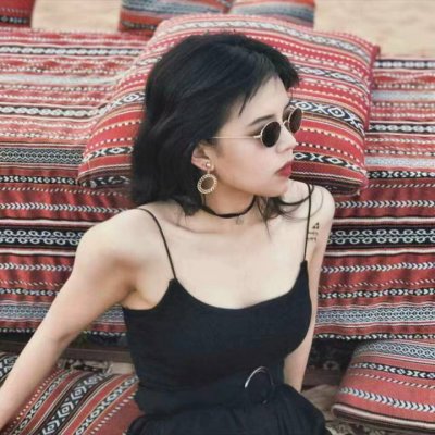 动漫剪刀手的头像女生图片