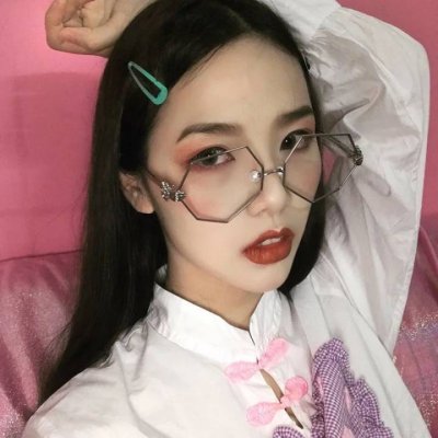 动漫剪刀手的头像女生图片