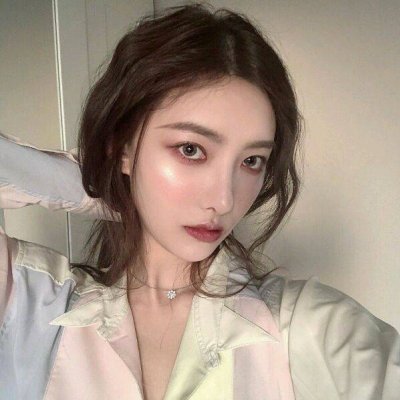 动漫剪刀手的头像女生图片