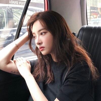 qq头像女生学生范带字图片