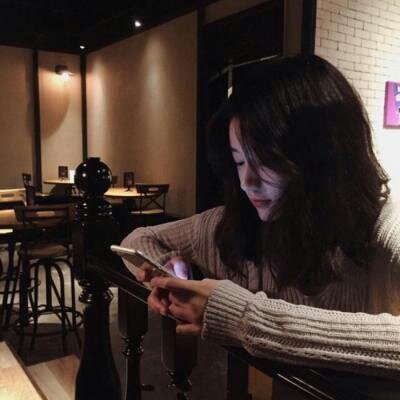 qq头像女生学生范带字图片