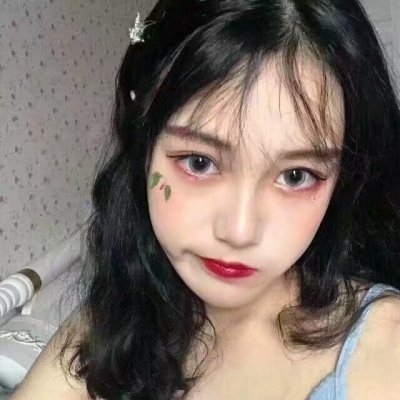 女生嘟嘟嘴超可爱头像图片