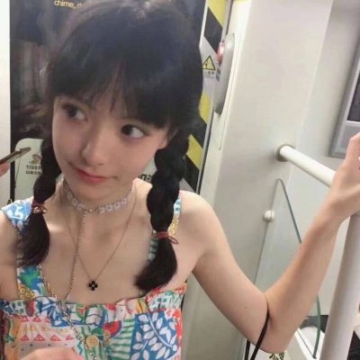 女生嘟嘟嘴超可爱头像图片