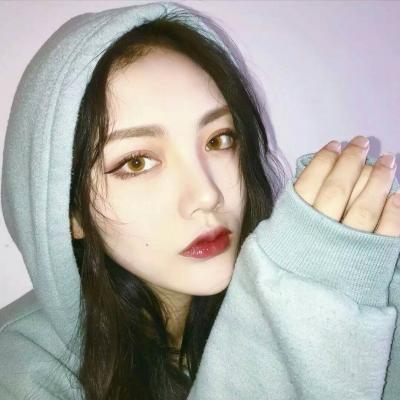 拿手机照相的女生头像图片