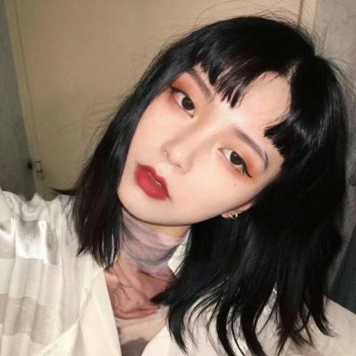 拿手机照相的女生头像图片