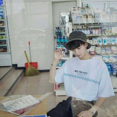 微信扣扣动画头像男生背影图片