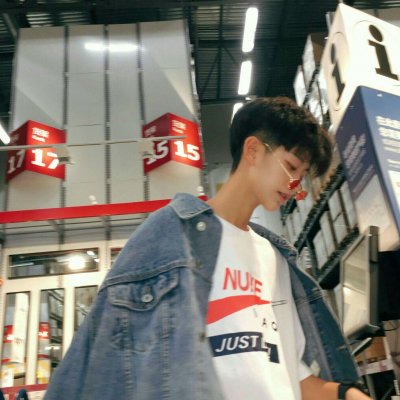 微信扣扣动画头像男生背影图片