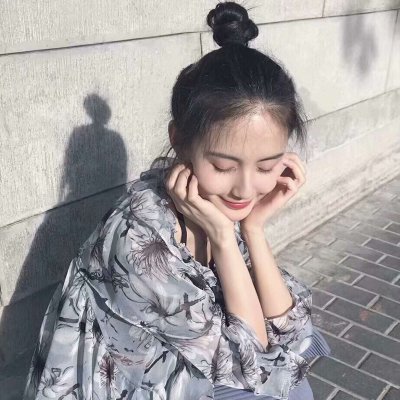 qq头像外国小女生萌图片