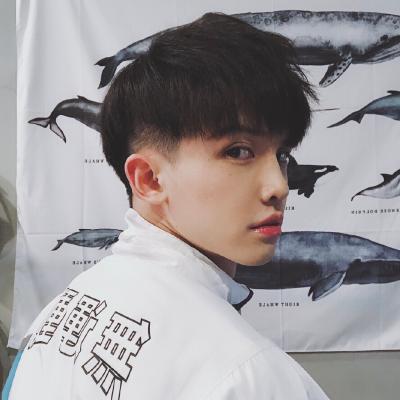 2018最新欧美头像男生伤心图片