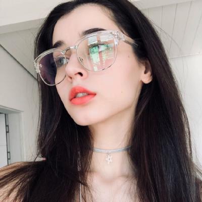 头像女生简单气质森系图片