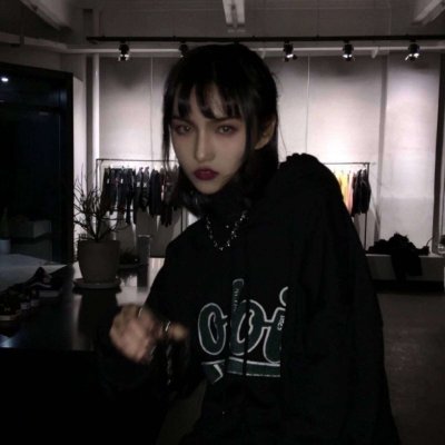 黑色系露骨qq女生头像图片
