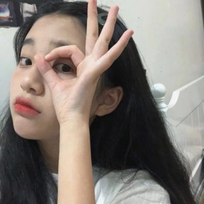 女生动漫黑白背影头像图片