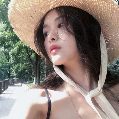 戴手表的女生头像侧面图片