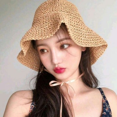 戴手表的女生头像侧面图片
