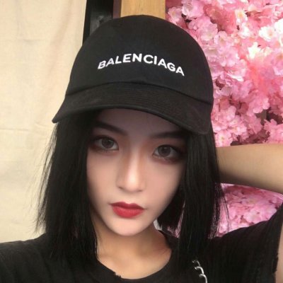 戴手表的女生头像侧面图片