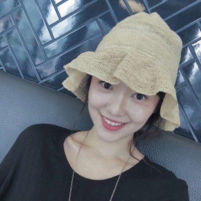 戴手表的女生头像侧面图片