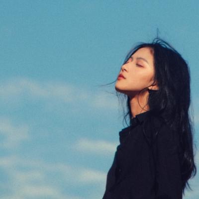 唯美卡通短发女生头像