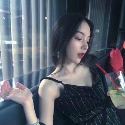 盘腿坐的女生qq头像图片