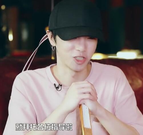 明日之子2十一期华晨宇为什么不在 因演唱会缺席送扇子有深意图片