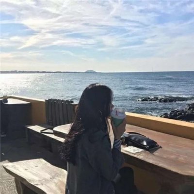 黑白伤感女生动漫头像图片