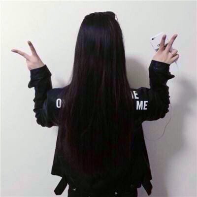 黑白伤感女生动漫头像图片