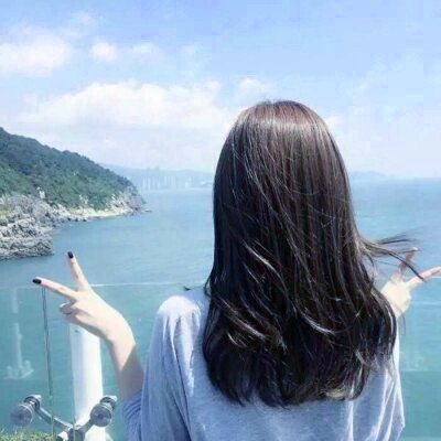 黑白伤感女生动漫头像图片