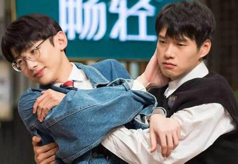 魏大勋和白敬亭关系好吗 白敬亭魏大勋kiss cam超有爱图片