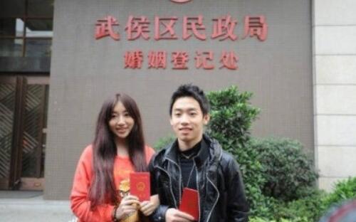 邹凯微博发文宣布当爸 与妻子相爱多年迎来爱情结晶图片